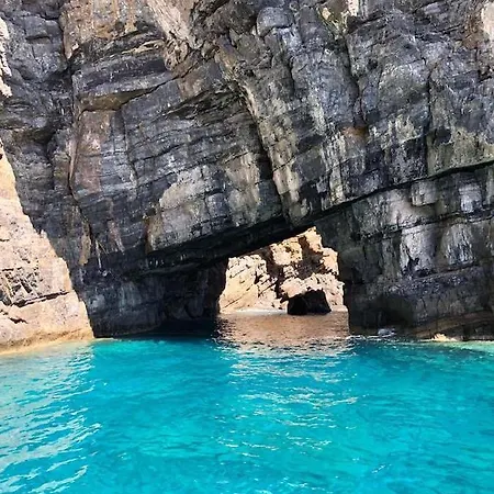 Triton Authentic Cretan Hotel Tsoútsouros